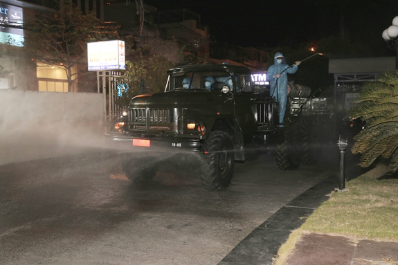 Bộ đội chung tay đẩy lùi dịch Covid-19